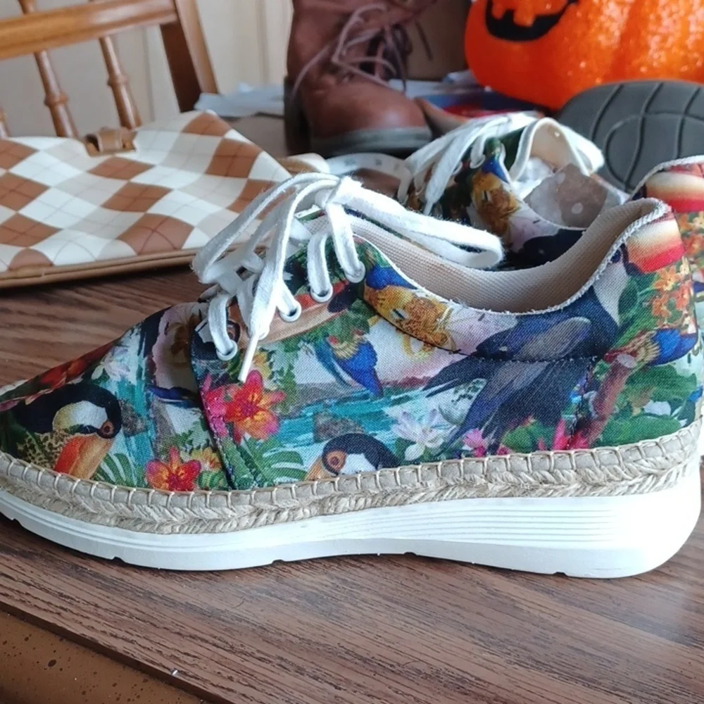 Azura ESPADRILLES SNEAKERS SIZE 8.5 (39)